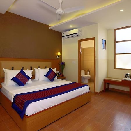 Hotel Aeroporto New Delhi Bagian luar foto