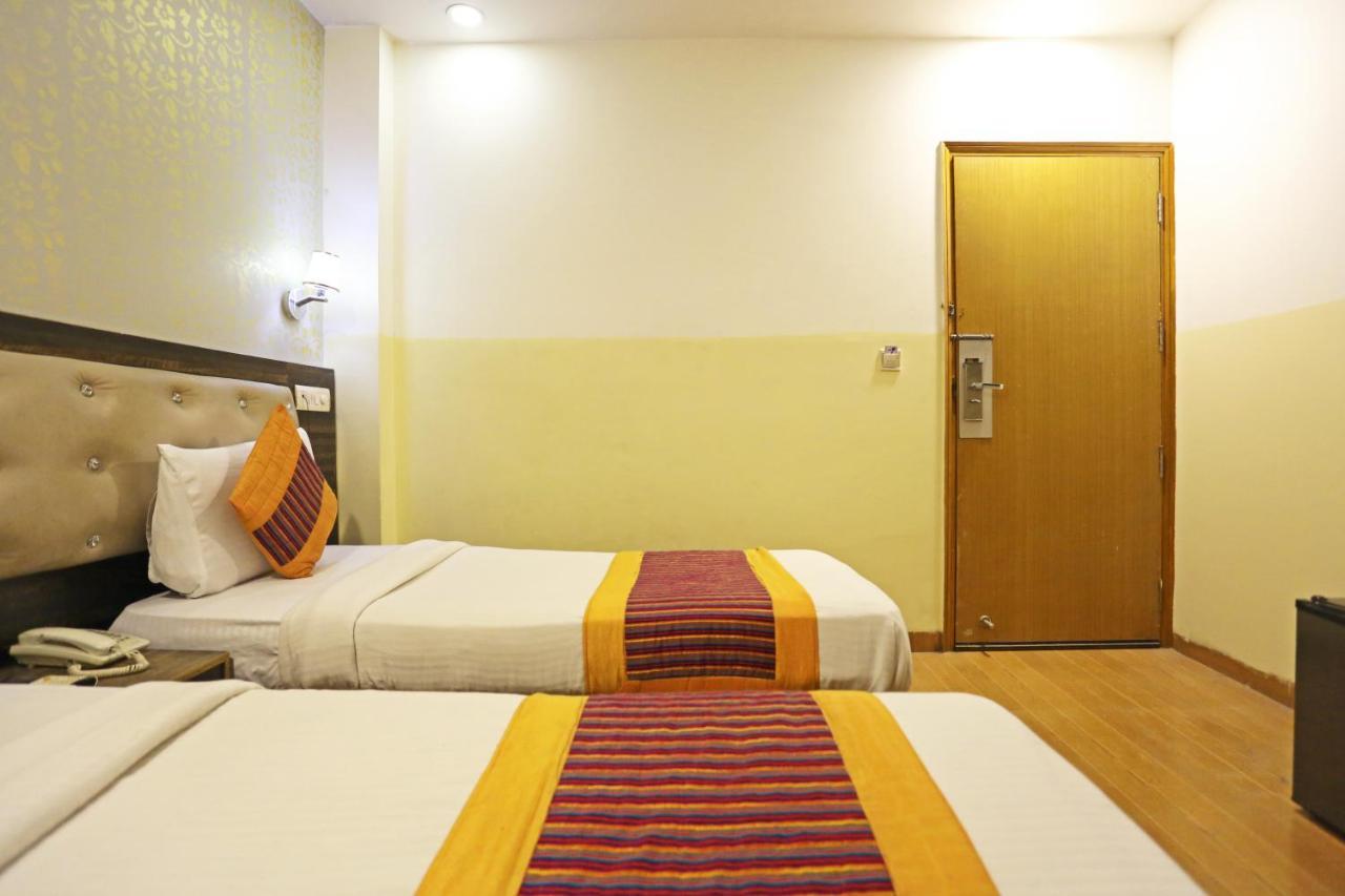 Hotel Aeroporto New Delhi Bagian luar foto