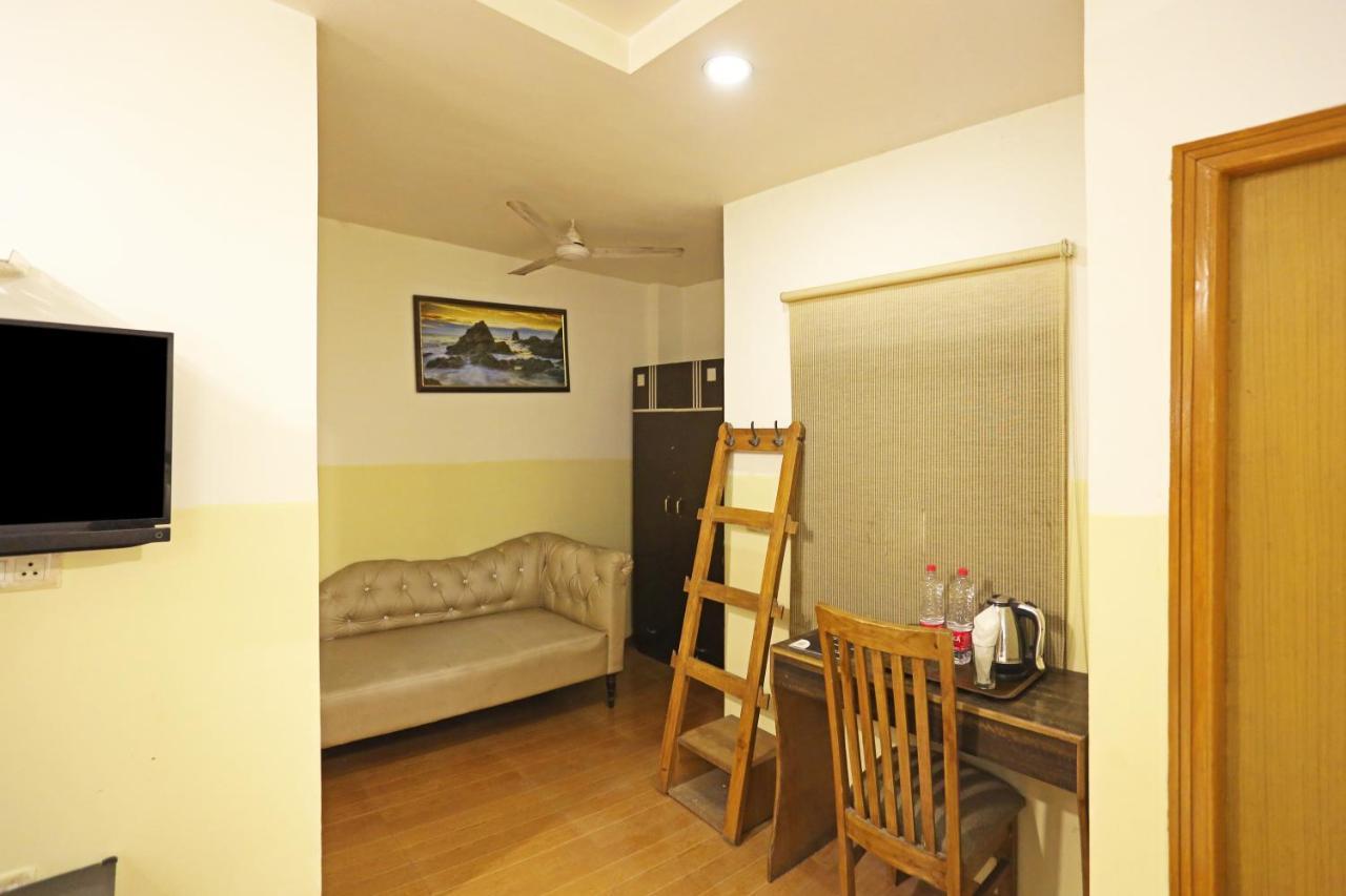 Hotel Aeroporto New Delhi Bagian luar foto