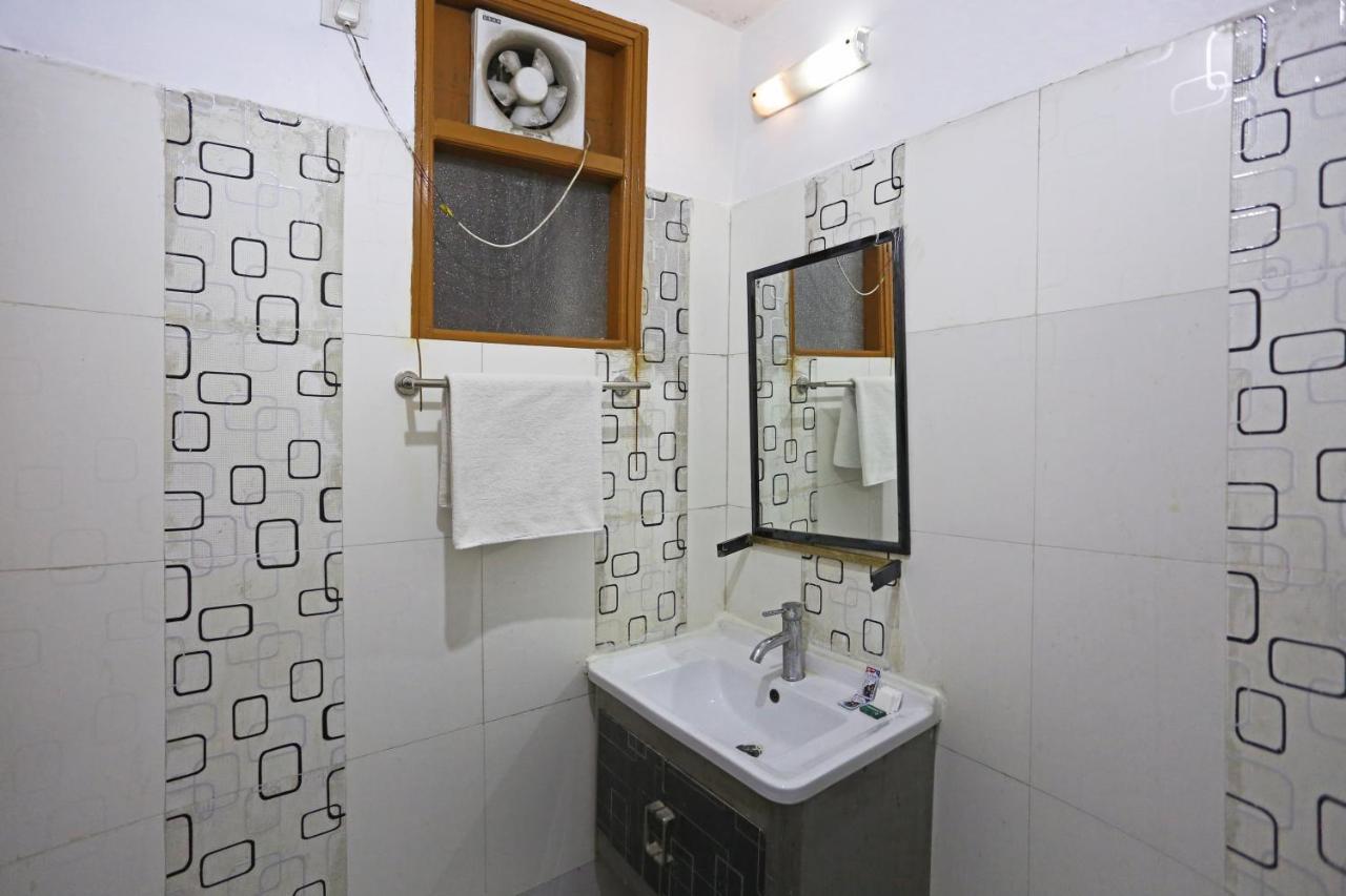 Hotel Aeroporto New Delhi Bagian luar foto