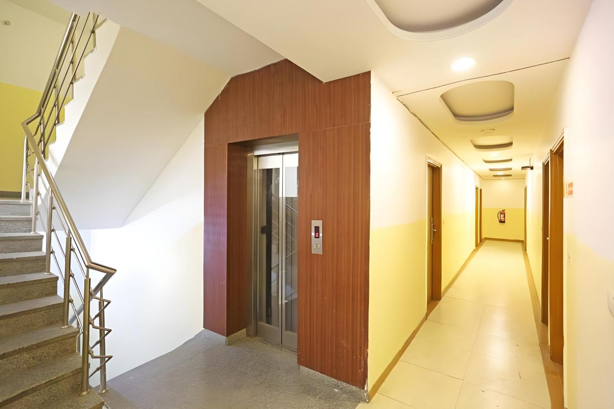 Hotel Aeroporto New Delhi Bagian luar foto