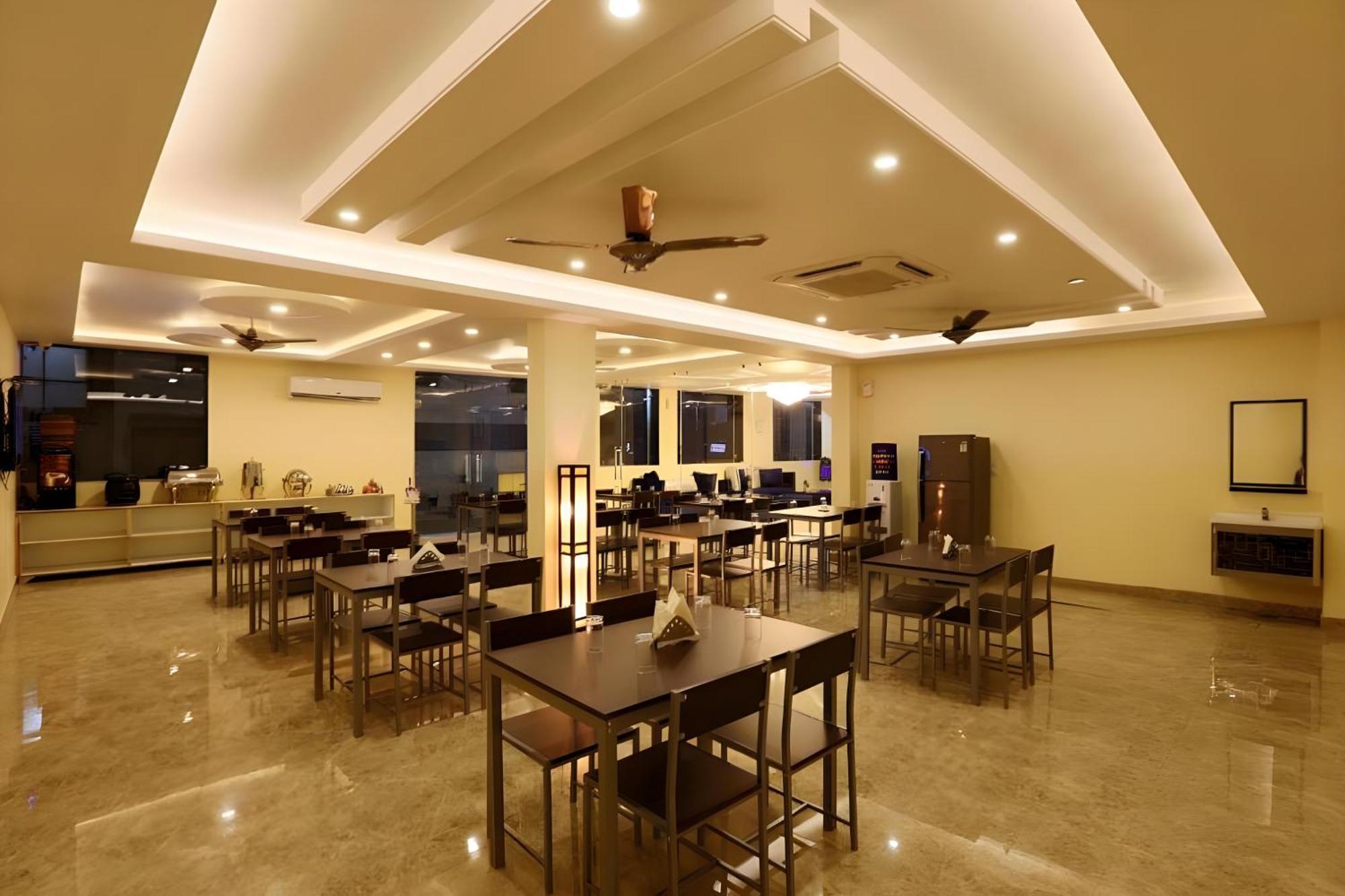 Hotel Aeroporto New Delhi Bagian luar foto