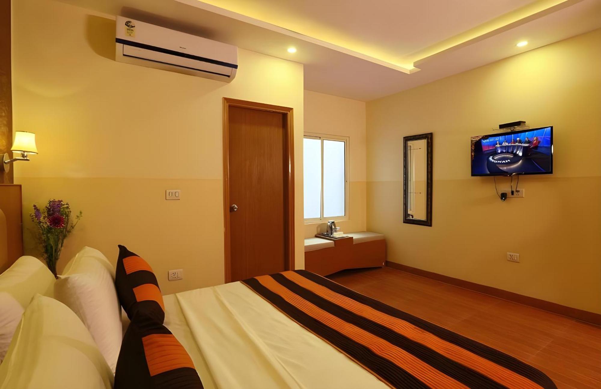 Hotel Aeroporto New Delhi Bagian luar foto