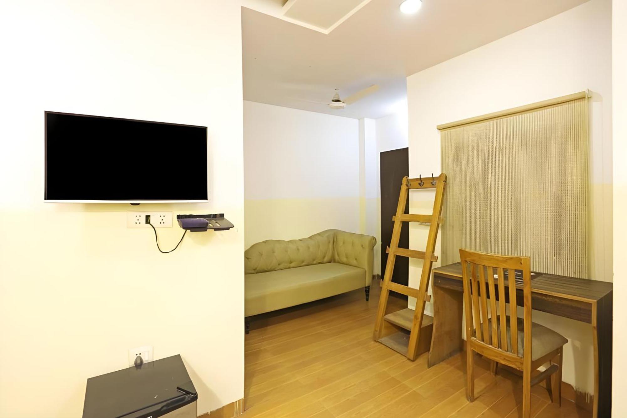 Hotel Aeroporto New Delhi Bagian luar foto